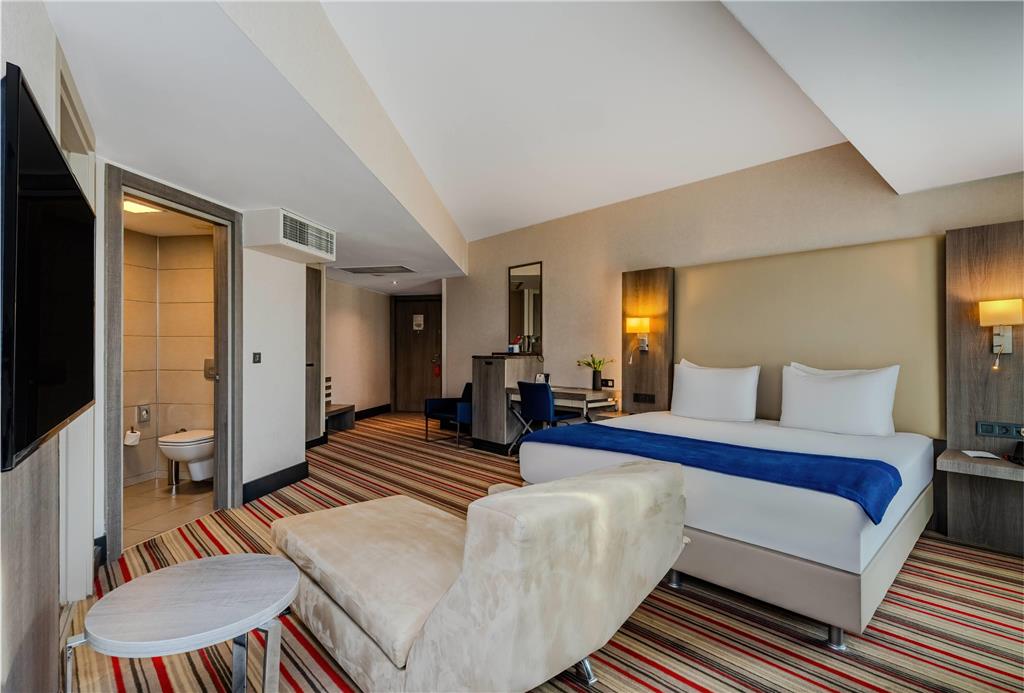 RAMADA PLAZA BY WYNDHAM IZMIR-guestroom-Guest Room,Suite,On-Site.jpg