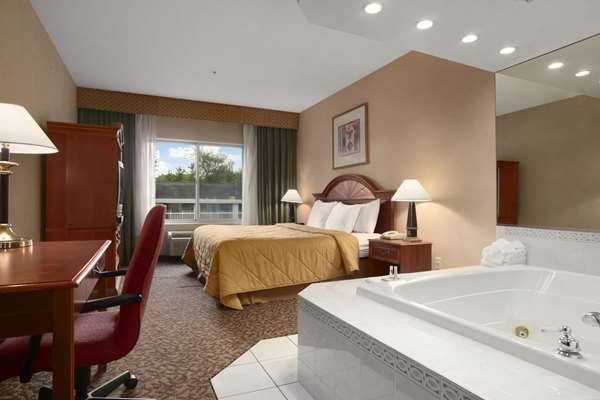 Suite - Days Inn & Suites Albany - I-87, Exit 2