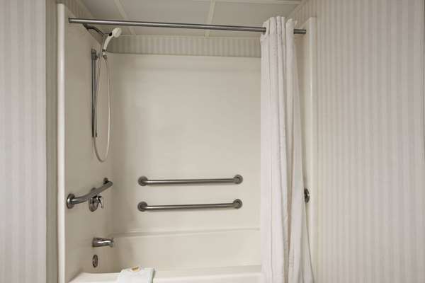  - Days Inn & Suites Albany - I-87, Exit 2