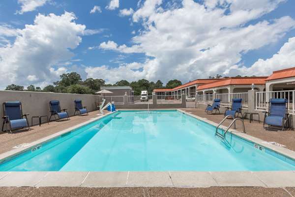 Pool - Days Inn Jackson Airport Pearl - I-20, Exit 48