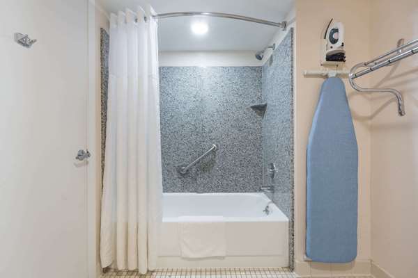  - Days Inn Jackson Airport Pearl - I-20, Exit 48