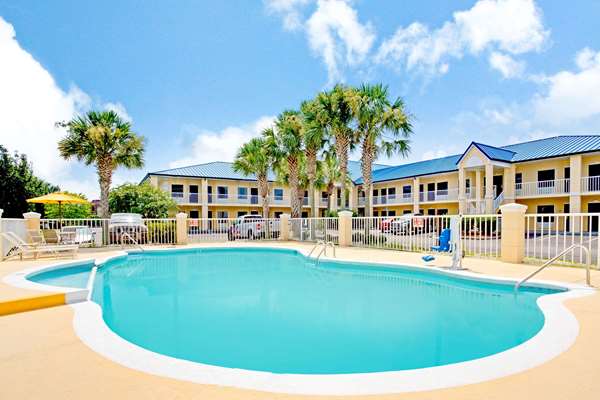 Pool - Days Inn Kingsland - I-95, Exit 3