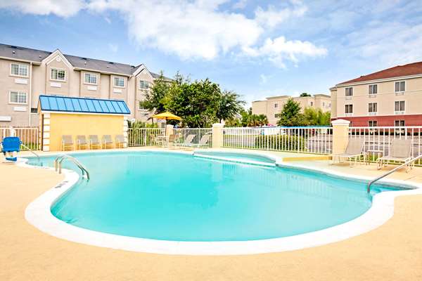 Pool - Days Inn Kingsland - I-95, Exit 3