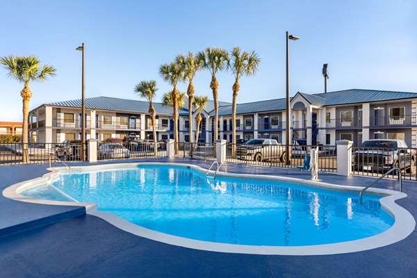 Pool - Days Inn Kingsland - I-95, Exit 3