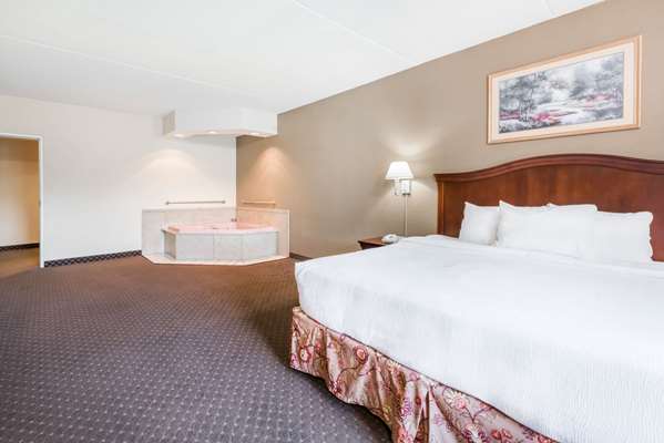  - Ramada Inn Harrisburg - I-81, Exit 72