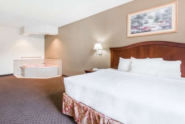  - Ramada Inn Harrisburg - I-81, Exit 72