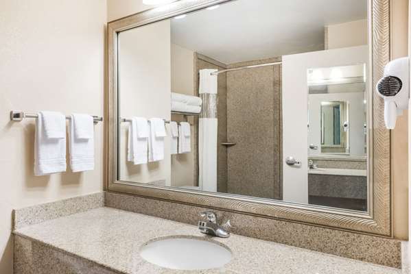  - Ramada Inn Harrisburg - I-81, Exit 72