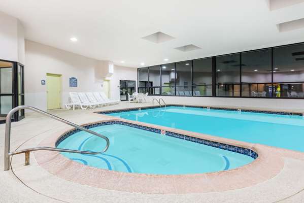 Pool - Ramada Inn Harrisburg - I-81, Exit 72