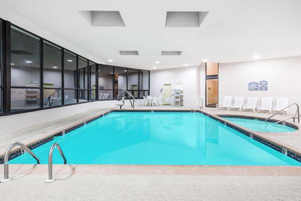 Pool - Ramada Inn Harrisburg - I-81, Exit 72