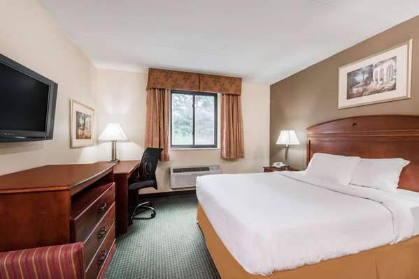  - Ramada Inn Harrisburg - I-81, Exit 72
