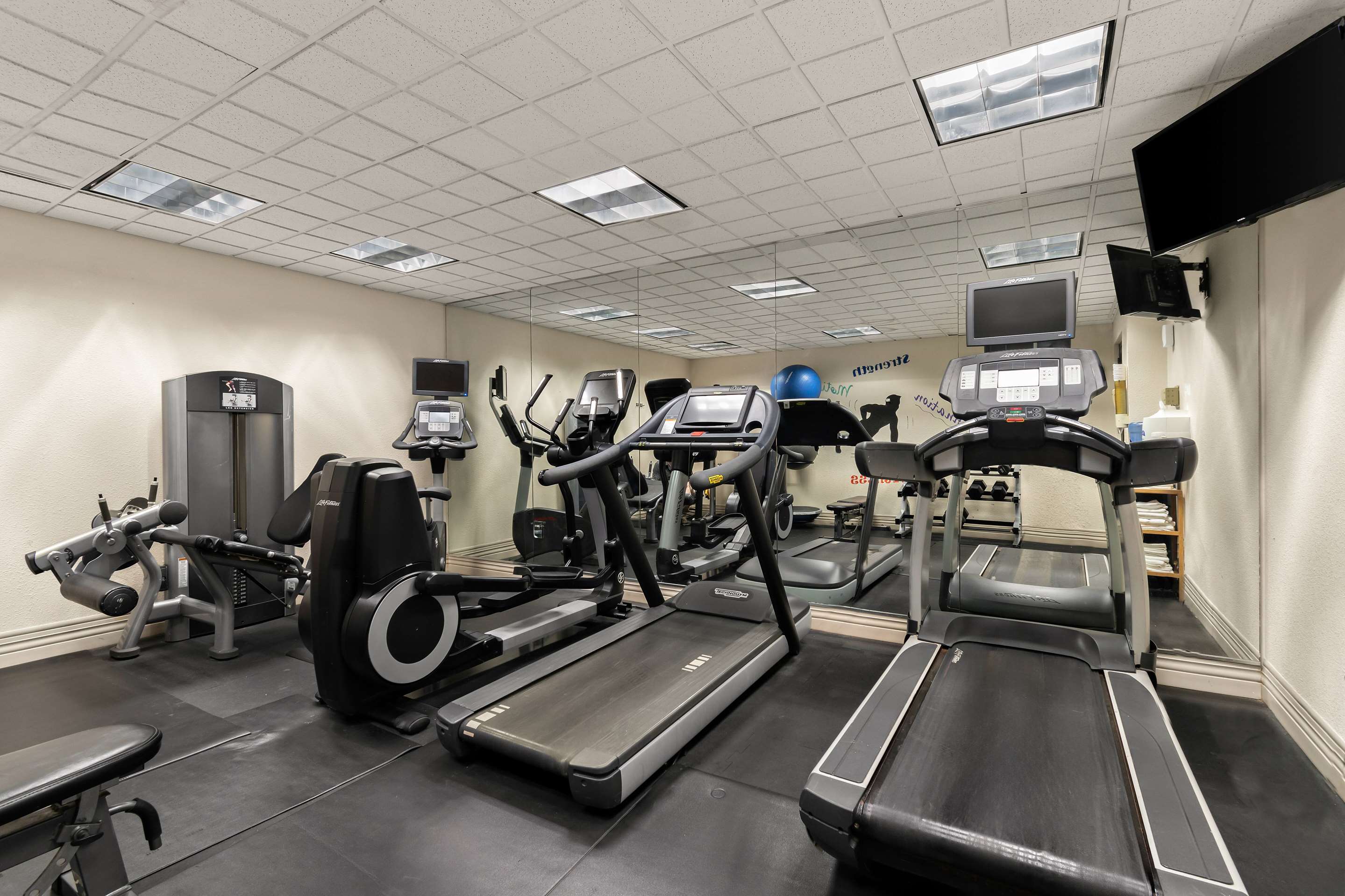 Health club fitness center gym | Ramada by Wyndham Harrisburg/Hershey Area
