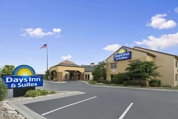 Exterior view - Days Inn & Suites Northeast Omaha