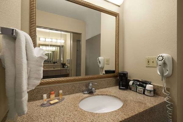  - Days Inn & Suites Northeast Omaha