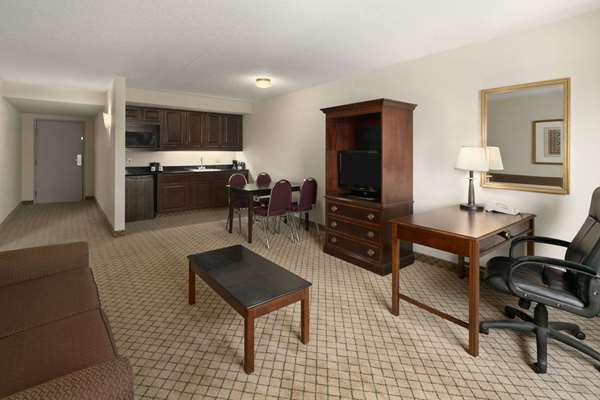 Suite - Days Inn & Suites Northeast Omaha