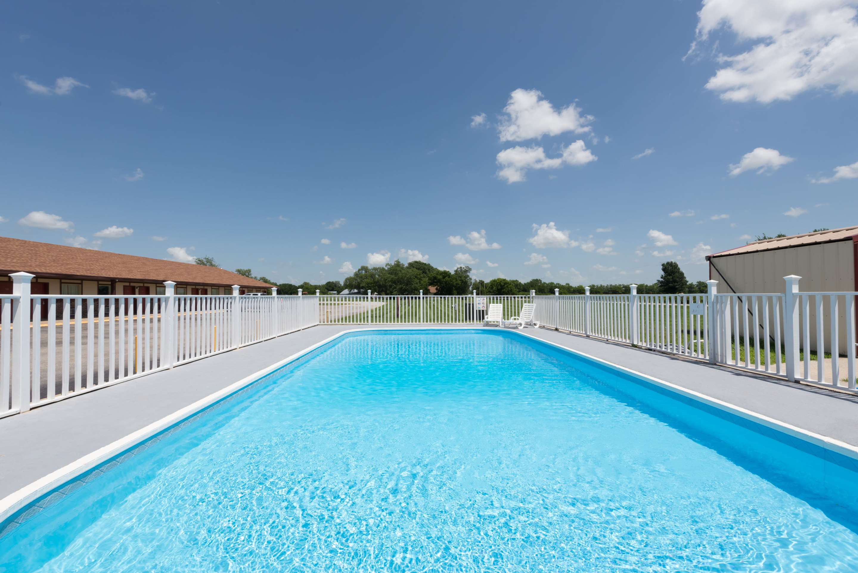 Pool | Knights Inn Chanute
