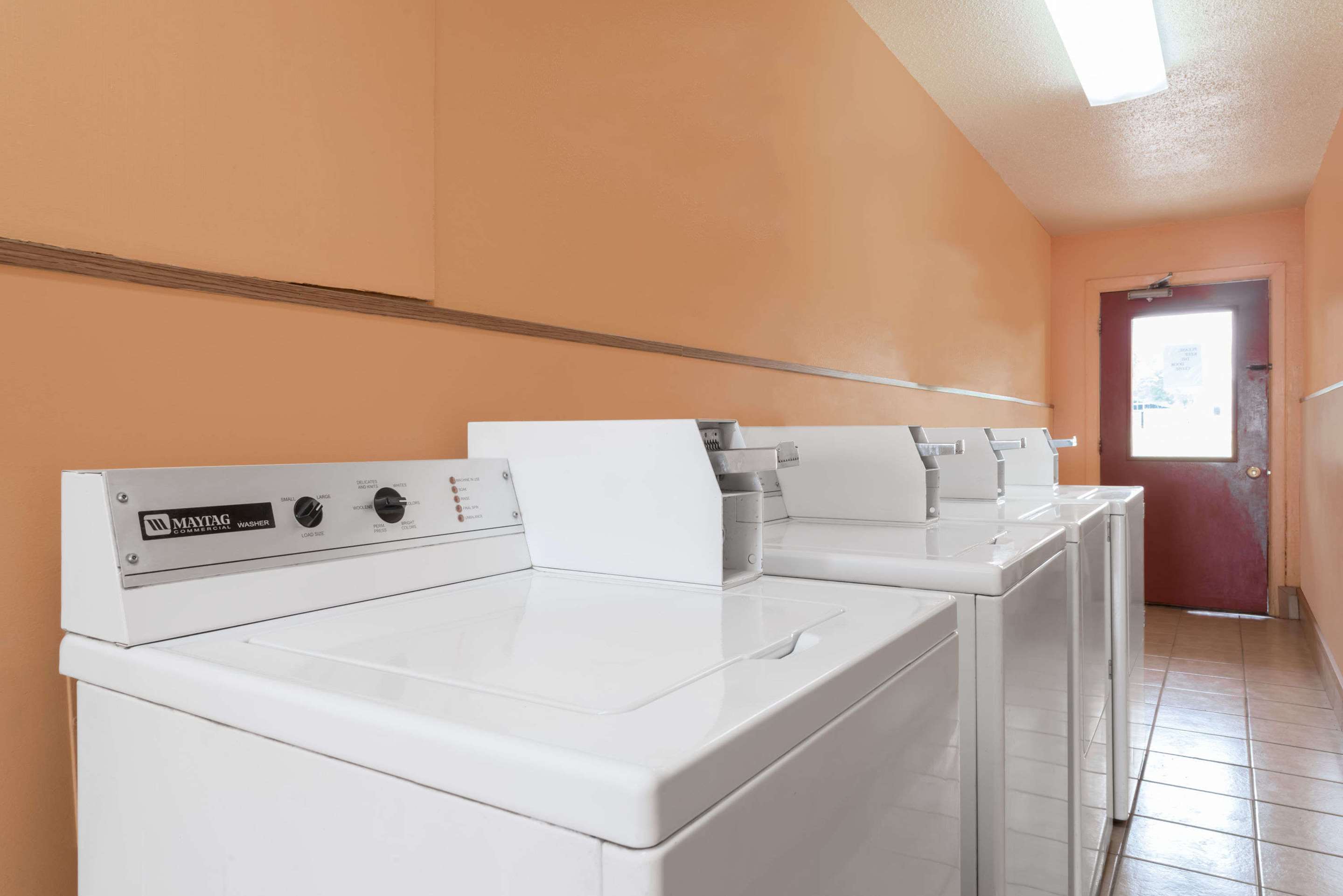 Laundry | Knights Inn Chanute