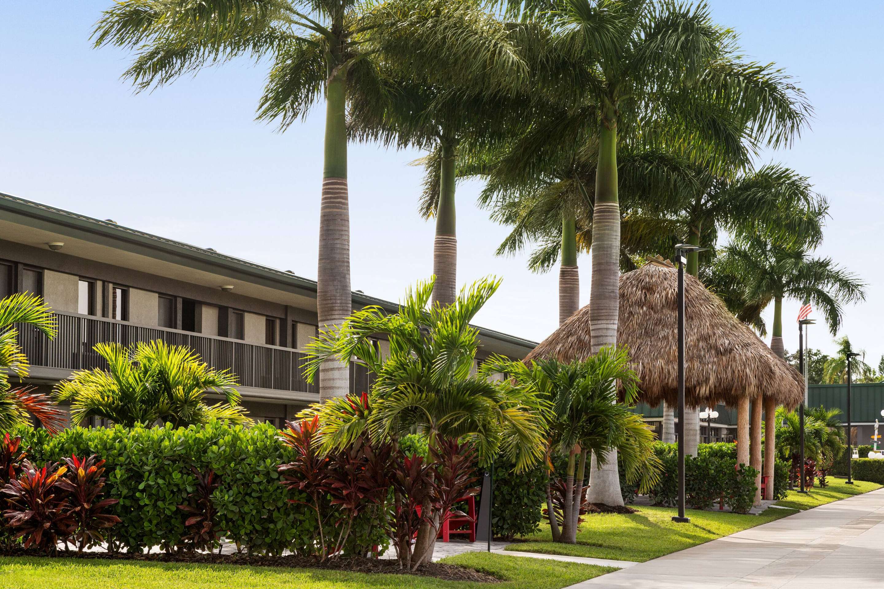 Exterior | Ramada by Wyndham Sarasota Waterfront