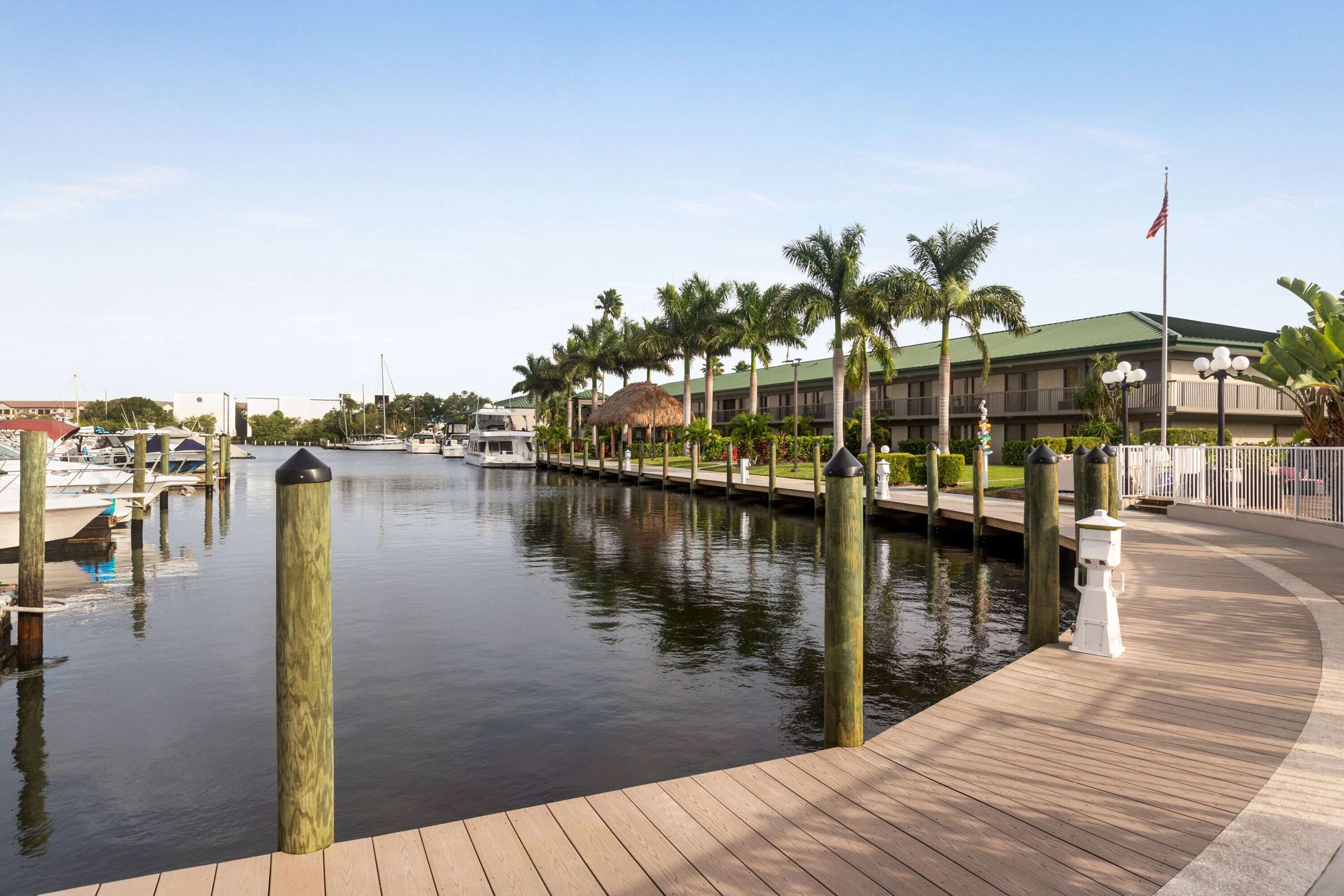 Exterior | Ramada by Wyndham Sarasota Waterfront