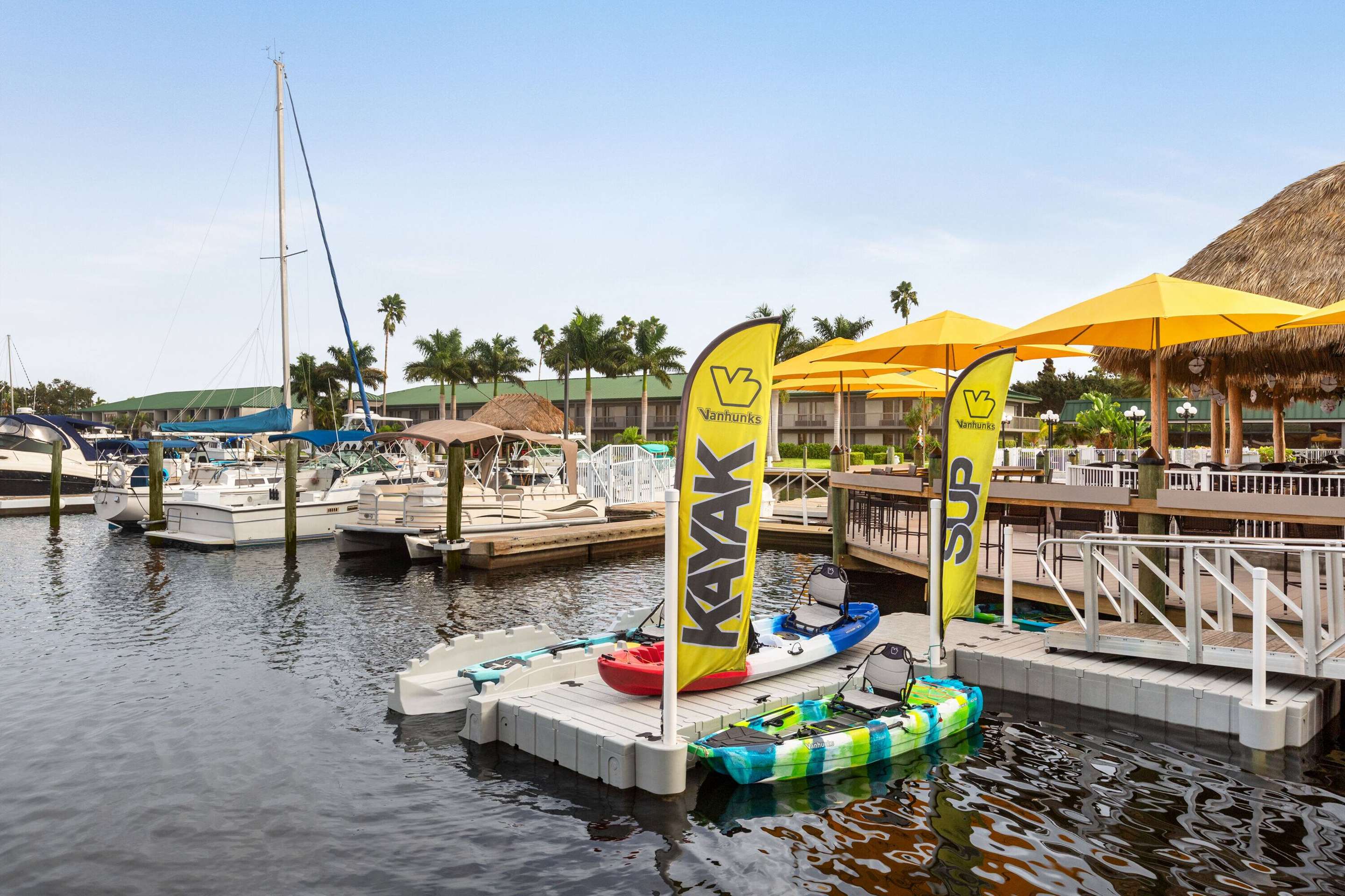 Exterior | Ramada by Wyndham Sarasota Waterfront