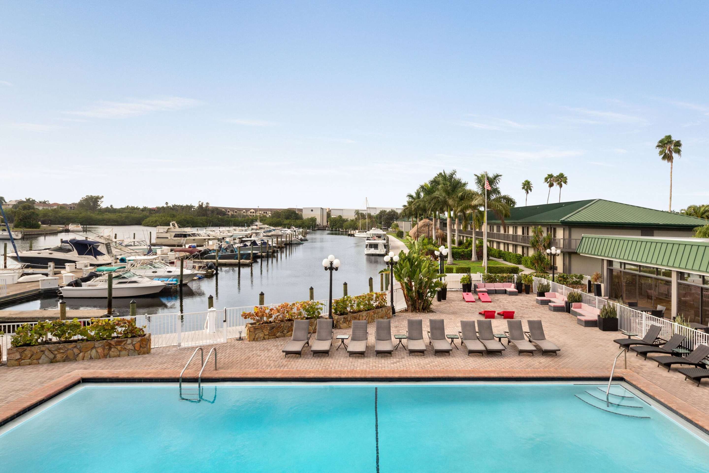 Exterior | Ramada by Wyndham Sarasota Waterfront