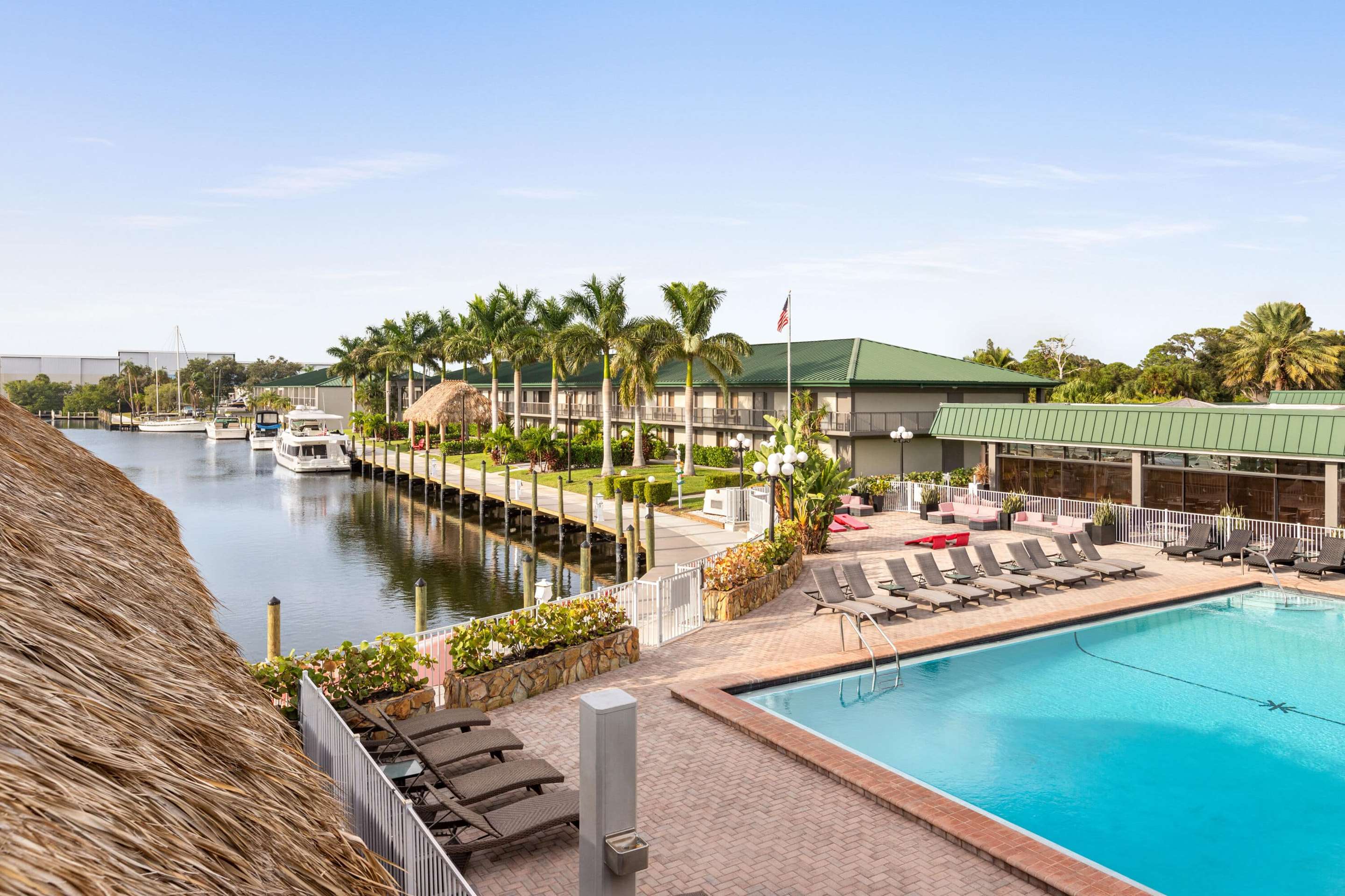 Exterior | Ramada by Wyndham Sarasota Waterfront