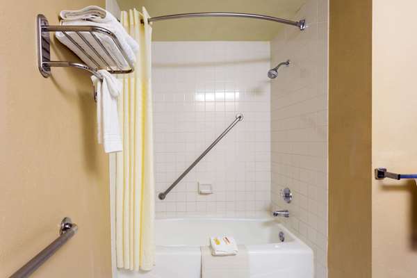  - Days Inn Rialto - I-10, Exit 68