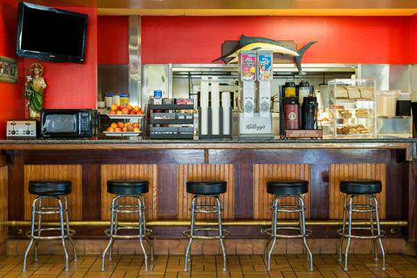 Bar - Days Inn Rialto - I-10, Exit 68