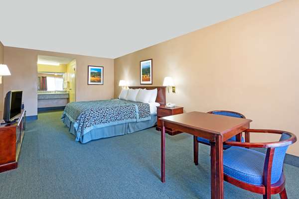  - Days Inn Rialto - I-10, Exit 68