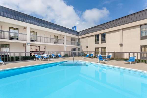 Pool - Baymont Inn & Suites London - I-75, Exit 38