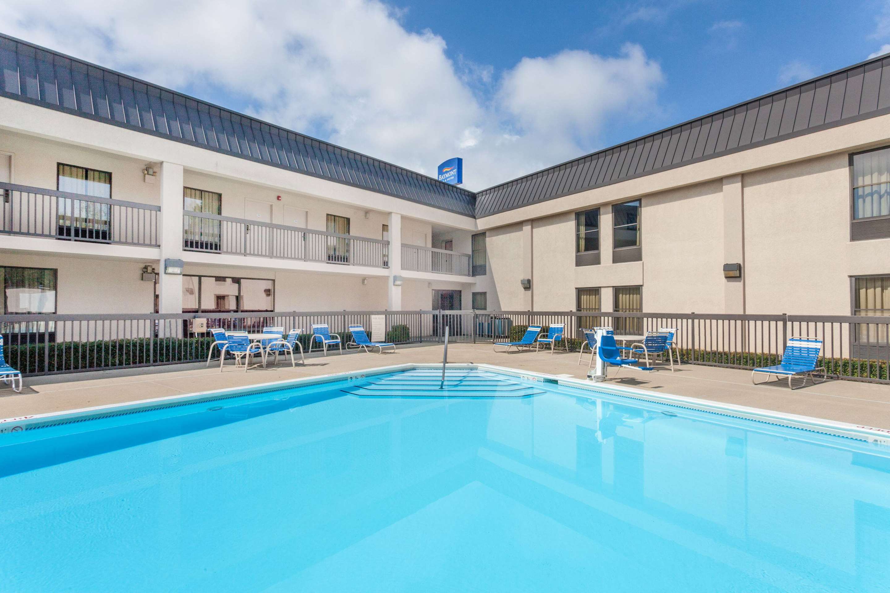 Pool | Baymont by Wyndham London KY