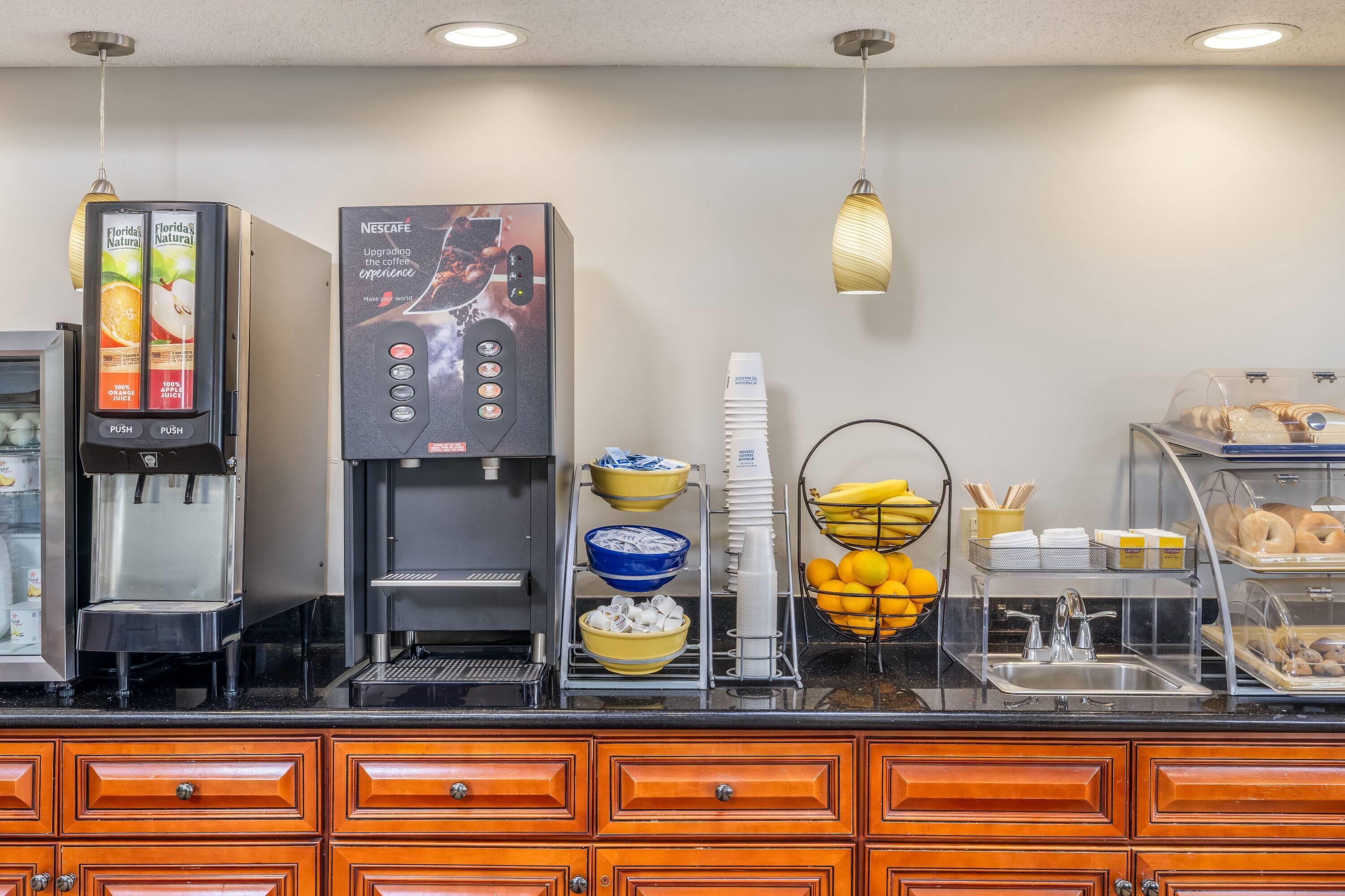 Breakfast Area | Days Inn by Wyndham Geneva/Finger Lakes
