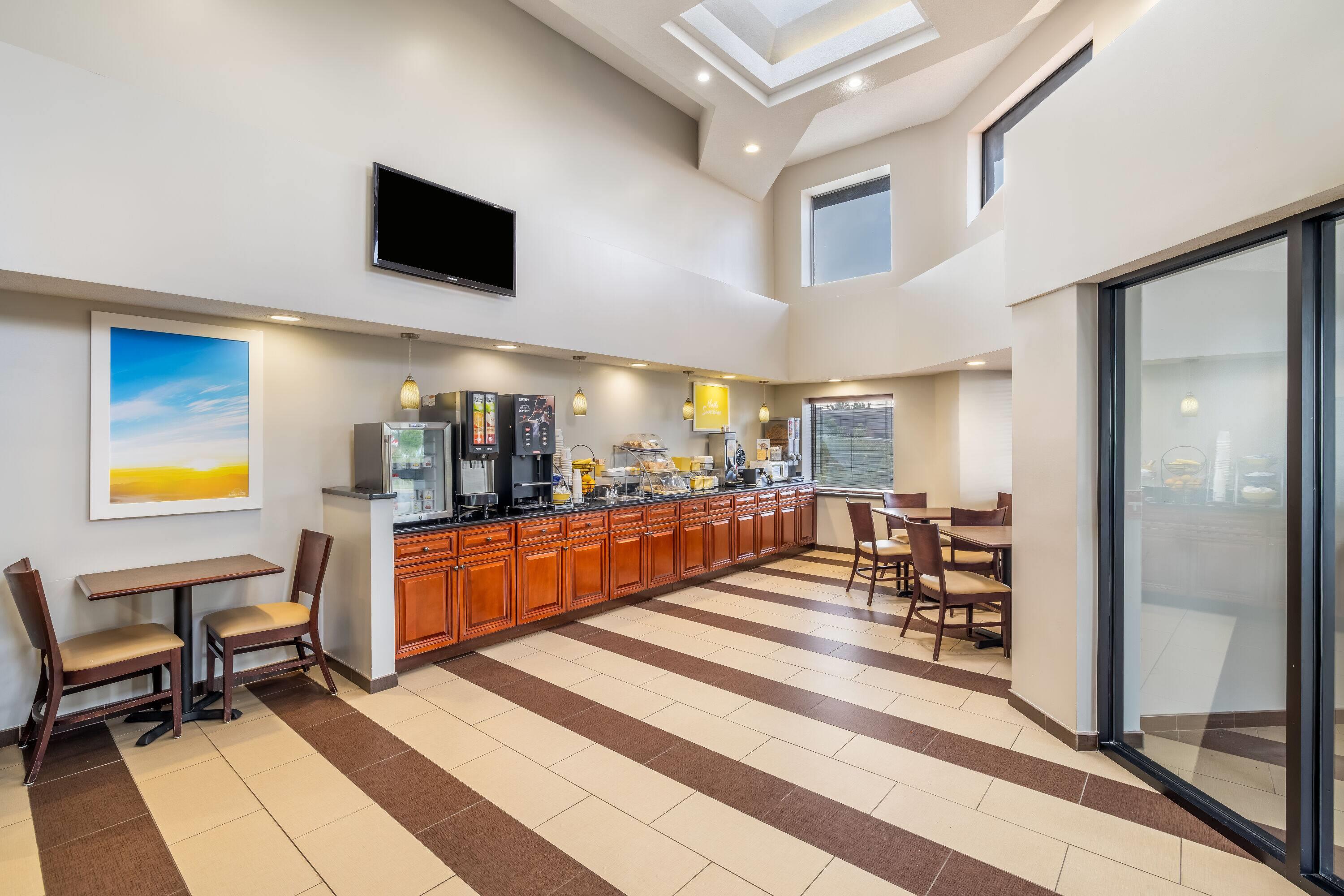 Breakfast Area | Days Inn by Wyndham Geneva/Finger Lakes