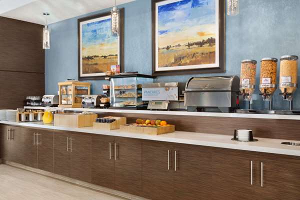 Restaurant - Days Inn & Suites Yorkton