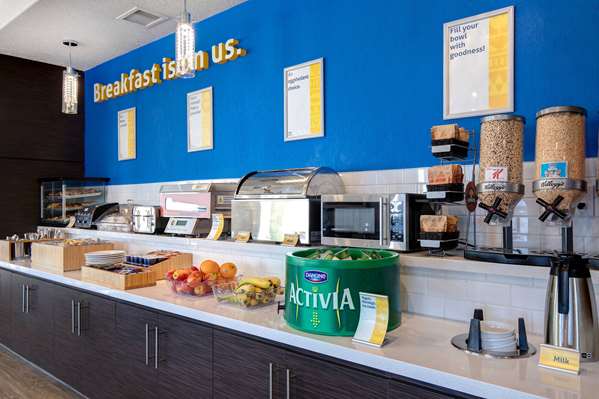 Restaurant - Days Inn & Suites Yorkton