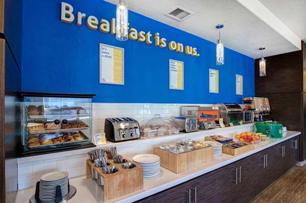 Restaurant - Days Inn & Suites Yorkton