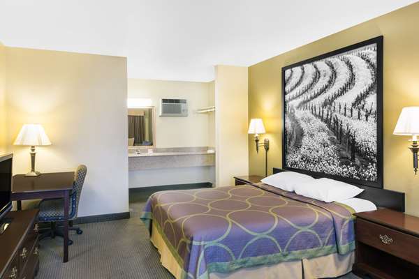  - Super 8 Motel Corning - I-5, Exit 631