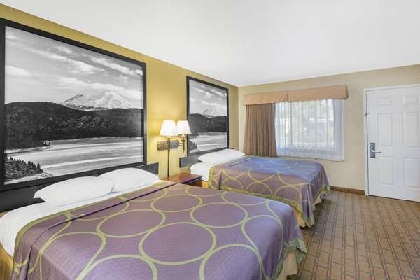  - Super 8 Motel Corning - I-5, Exit 631