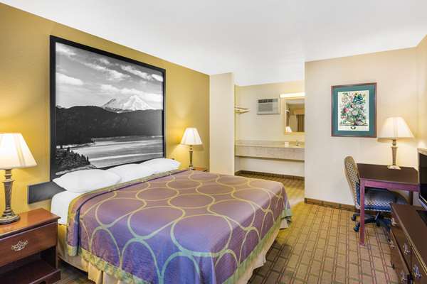  - Super 8 Motel Corning - I-5, Exit 631