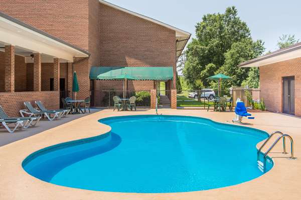 Pool - Days Inn Lexington - I-85, Exit 91