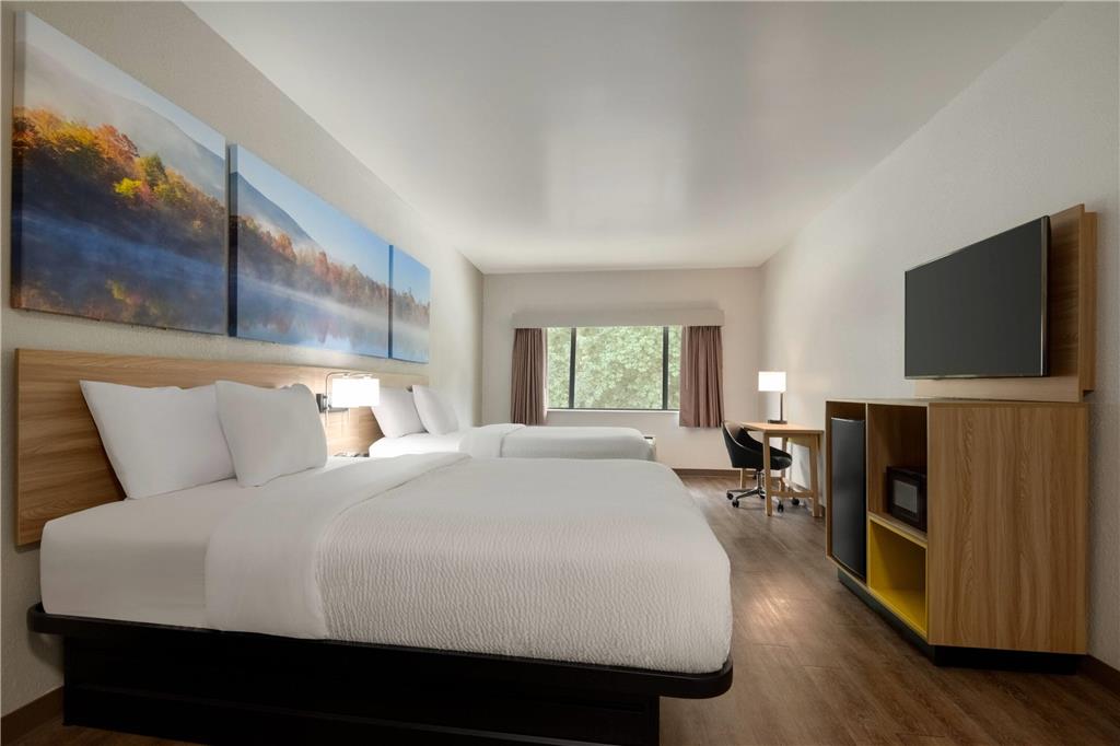DAYS INN LEXINGTON-guestroom-Guest Room,On-Site.jpg