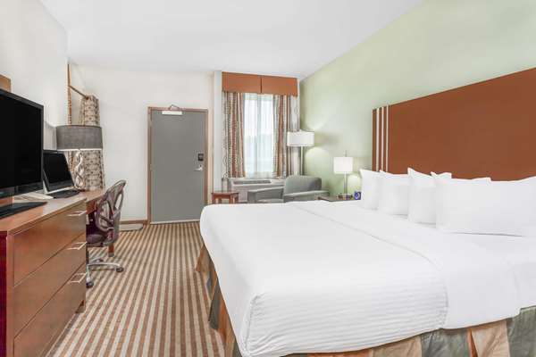  - Ramada Inn Carlyle