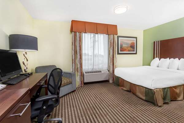Suite - Ramada Inn Carlyle