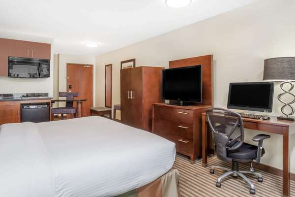 Suite - Ramada Inn Carlyle