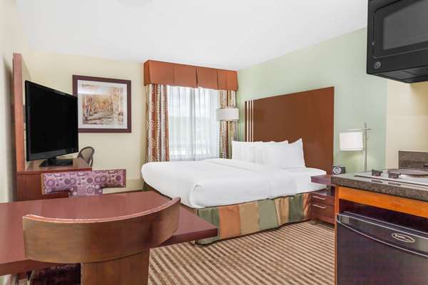  - Ramada Inn Carlyle