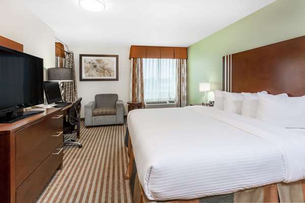 Suite - Ramada Inn Carlyle