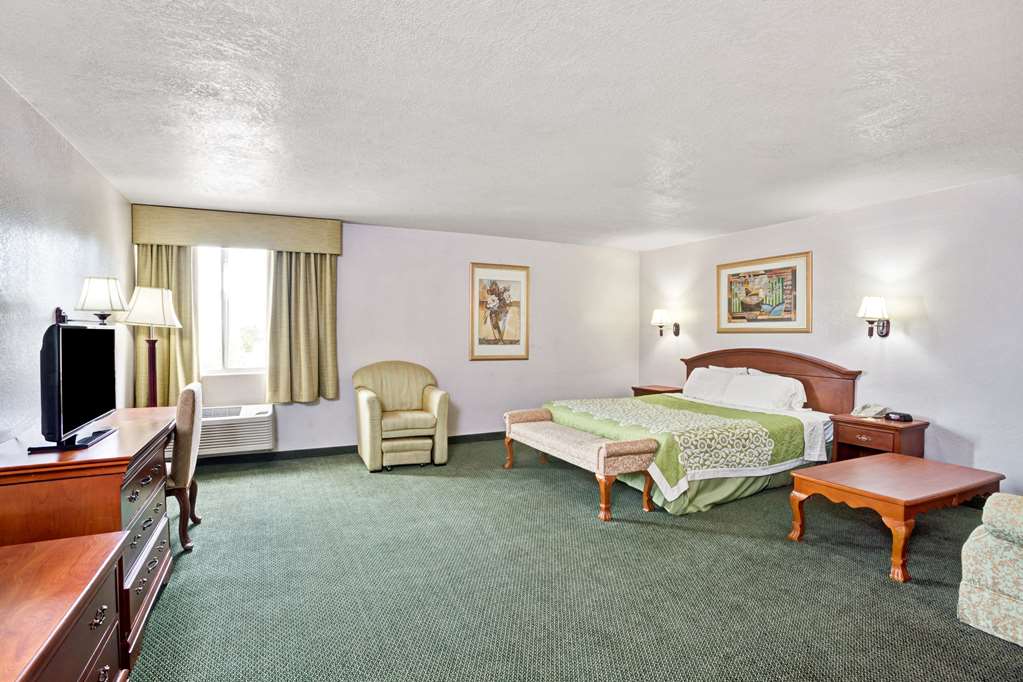DAYS INN SUITES FULLERTON-guestroom-Guest Room,Suite,On-Site.jpg