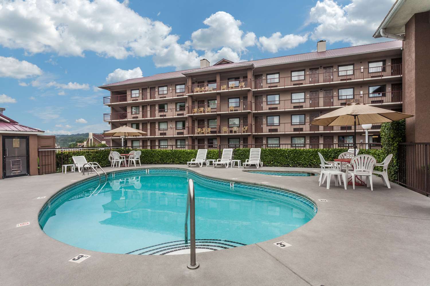 Baymont inn suites pigeon forge tn see discounts