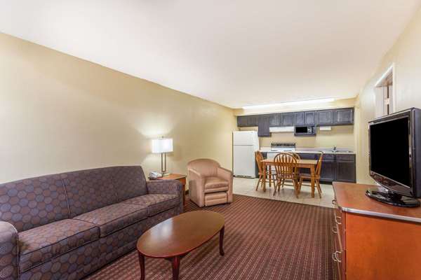 Suite - Baymont Inn & Suites Pigeon Forge