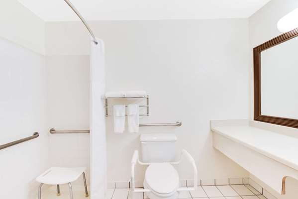  - Baymont Inn & Suites Airport Midland