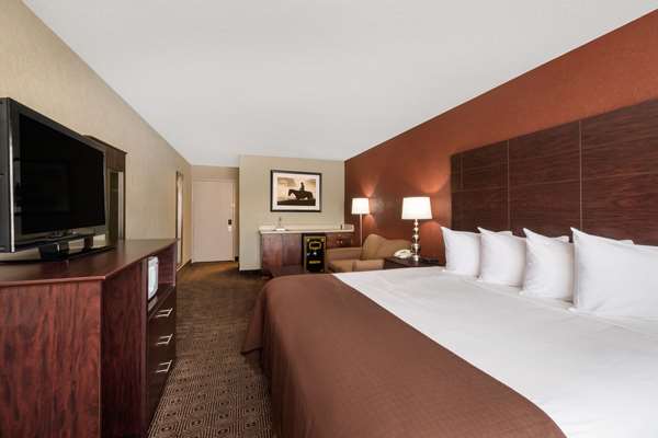  - Baymont Inn & Suites Airport Midland